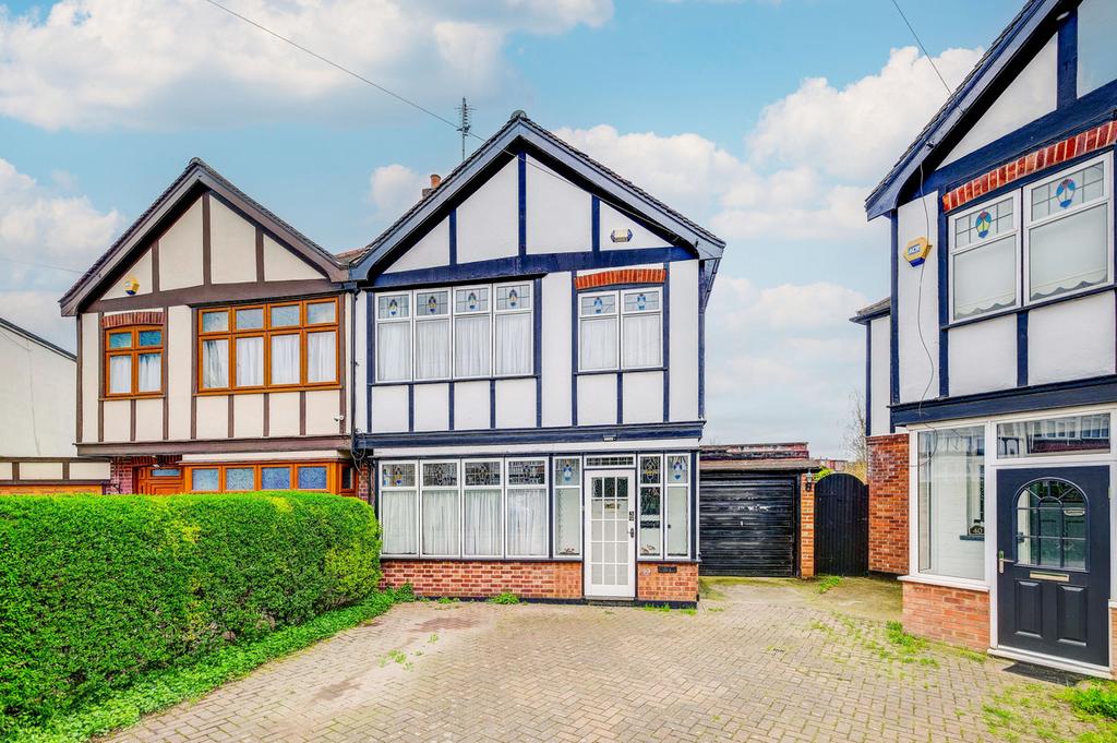 Chingford E4 3 bed semi-detached house for sale - £675,000