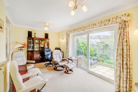 39 Middleton Close, Chingford, London, E4 8EA