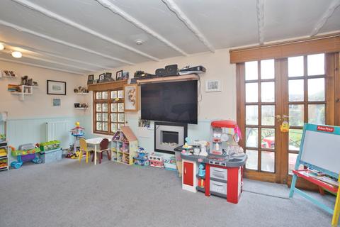 4 Albert Road, Capel Le Ferne, Folkestone, CT18 7JY