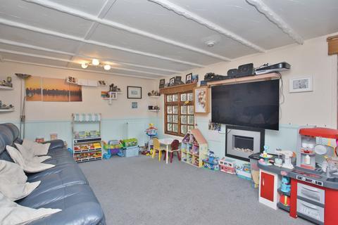 4 Albert Road, Capel Le Ferne, Folkestone, CT18 7JY
