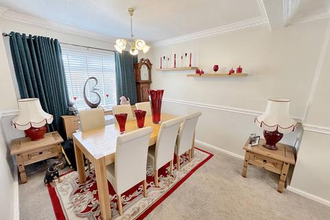 4 bedroom semi-detached house for sale, Moorfoot Gardens, Gateshead NE11