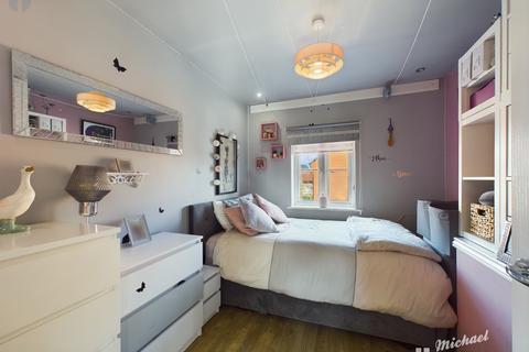 2 bedroom coach house for sale - Chaundler Drive, Aylesbury, Buckinghamshire