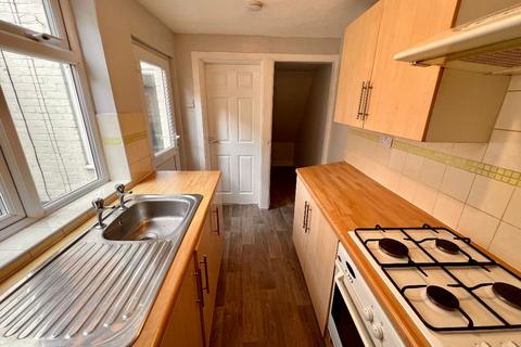 2 bedroom terraced house to rent, Northampton NN1