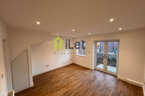 4 bedroom end of terrace house to rent - Northampton NN5