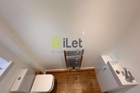 4 bedroom end of terrace house to rent, Northampton NN5