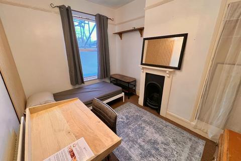 1 bedroom in a house share to rent - Northampton NN1