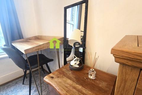1 bedroom in a house share to rent, Northampton NN1