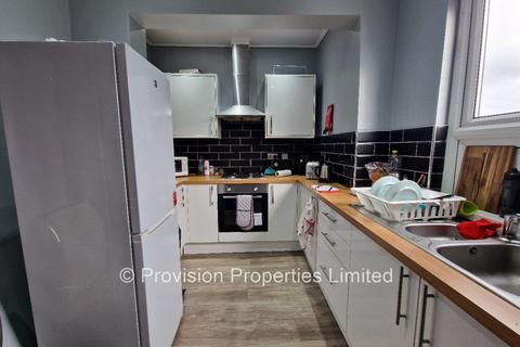 4 bedroom terraced house to rent - Hill Top Street, Hyde Park LS6