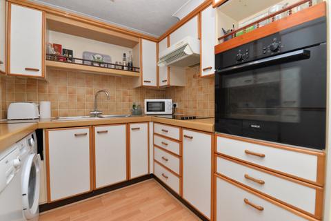 1 bedroom apartment for sale, Lakeside Pines, Barrs Avenue, New Milton, Hampshire, BH25