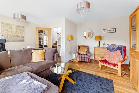 4 Greyford Close, Leatherhead, KT22 8DS