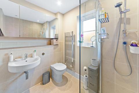 4 Greyford Close, Leatherhead, KT22 8DS