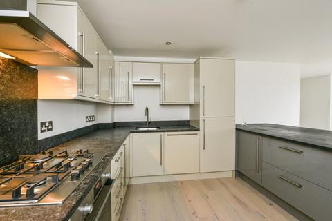 2 bedroom flat for sale, Swan Street, Petersfield, Hampshire