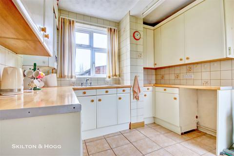 4 bedroom semi-detached house for sale - North Street, Daventry NN11