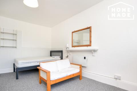 Studio to rent, Clifton Gardens, W9