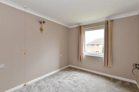 1 bedroom apartment for sale, Kings Head Hill, Chingford