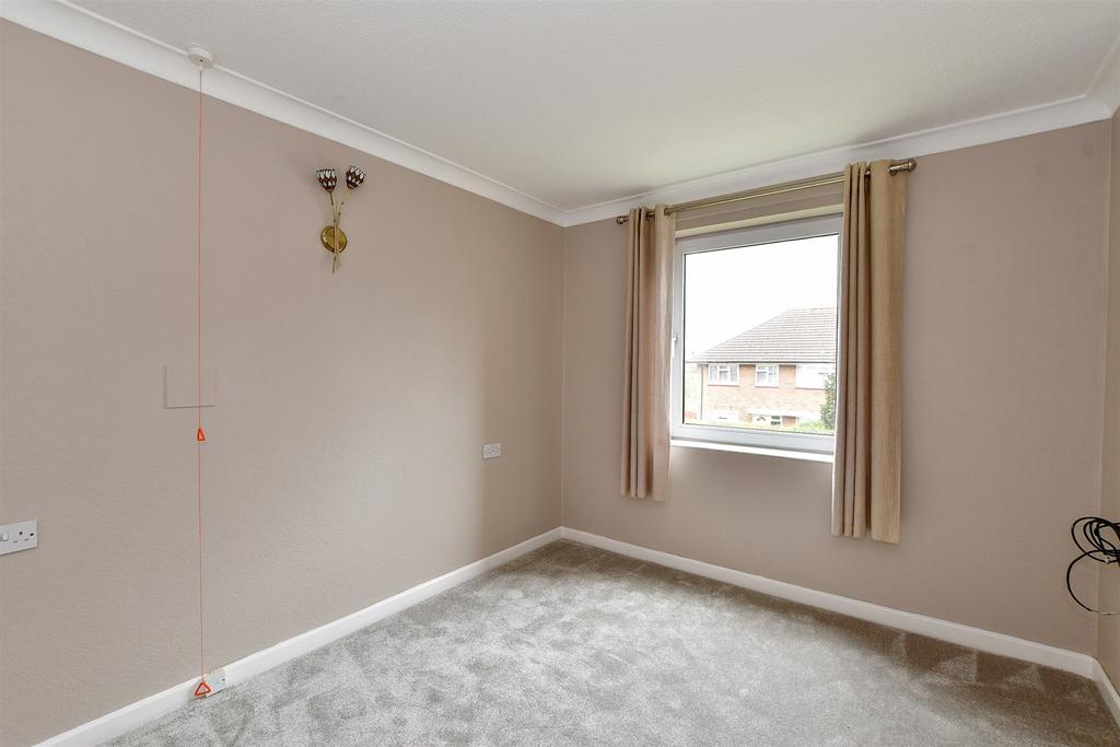 Kings Head Hill, Chingford 1 bed apartment for sale £90,000
