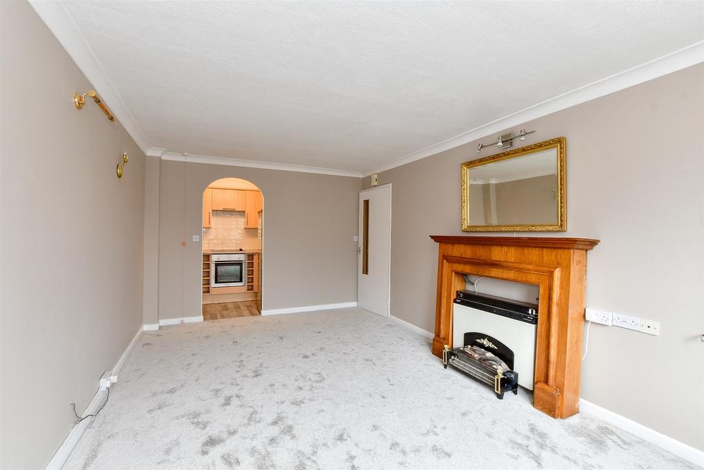 Kings Head Hill, Chingford 1 bed apartment for sale £90,000