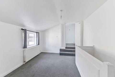 1 bedroom flat to rent, Woodside Green, South Norwood, London, SE25