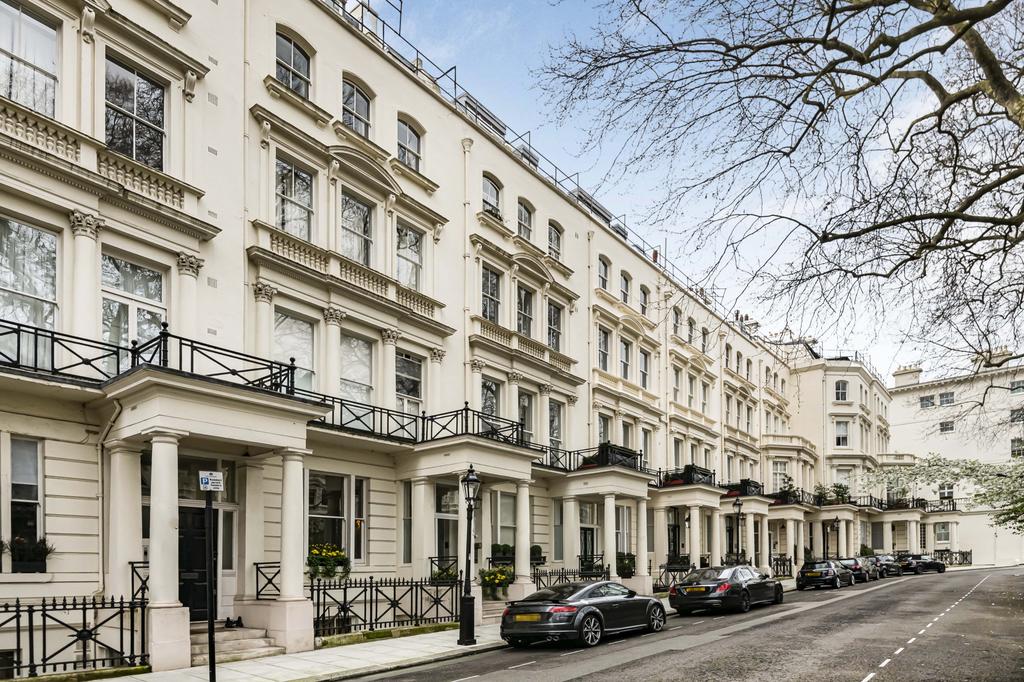 Rutland Gate, London, SW7 2 bed flat to rent £5,650 pcm (£1,304 pw)