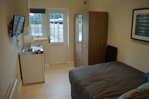 Studio to rent - Ascot Close Room 6 Ilford IG6 3AE