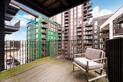 1 bedroom flat to rent, Legacy Building, Embassy Gardens, London, SW11