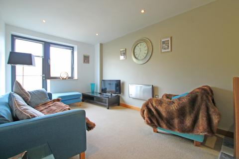 2 bedroom flat to rent - Salts Mill Road, Shipley, Bradford, BD17