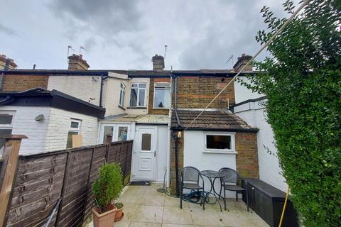 2 bedroom terraced house to rent, Souldern Street, Watford, Hertfordshire, WD18