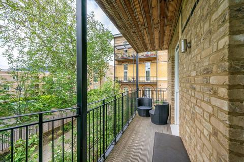 2 bedroom flat to rent, Chambers Park Hill, Copse Hill, London, SW20