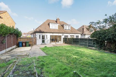 3 bedroom bungalow for sale - Birkdale Avenue, Pinner, Middlesex, HA5