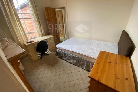 3 bedroom terraced house to rent, Montague Road, Leicester LE2