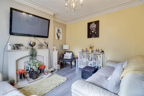 2 bedroom end of terrace house for sale, New Line, Greengates, Bradford, West Yorkshire, BD10