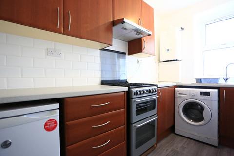 3 bedroom flat to rent, Portobello Road, Piersfield, Edinburgh, EH8