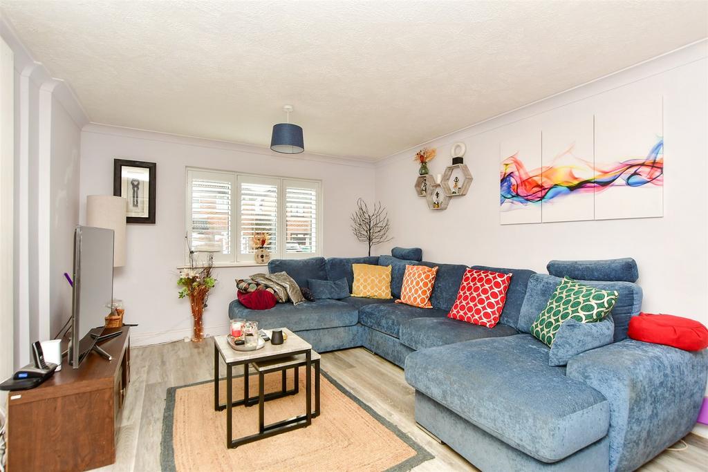 Dan Drive, Faversham, Kent 4 bed detached house for sale £500,000