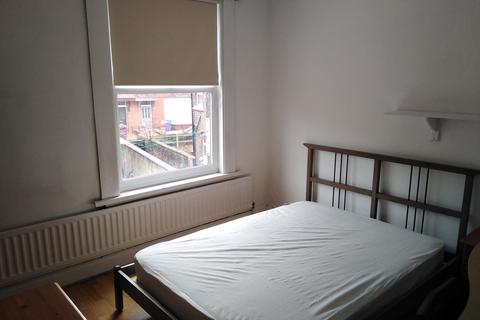 5 bedroom terraced house to rent - Liverpool L17
