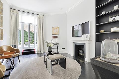 3 bedroom apartment to rent, Pont Street, Knightsbridge, London, SW1X