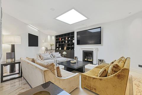 3 bedroom apartment to rent, Pont Street, Knightsbridge, London, SW1X
