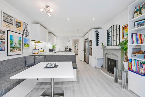 3 bedroom semi-detached house for sale - Turner Place, London, SW11
