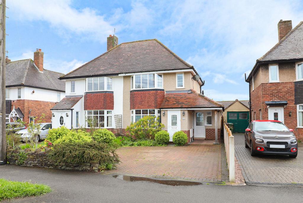 Yew Tree Drive, Chesterfield S40 3 bed semidetached house for sale £325,000