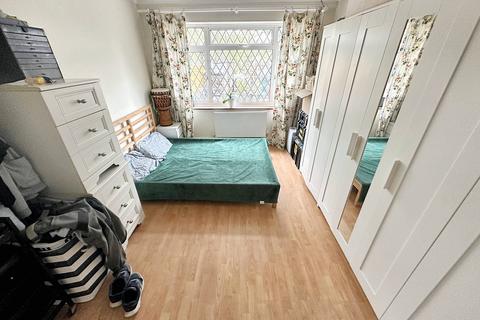 2 bedroom ground floor maisonette for sale - Gulliver Close, Northolt UB5