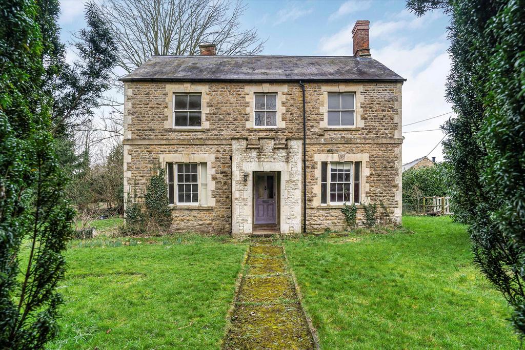 Middle Barton, Chipping Norton, Oxfordshire, OX7 4 bed detached house for sale £800,000