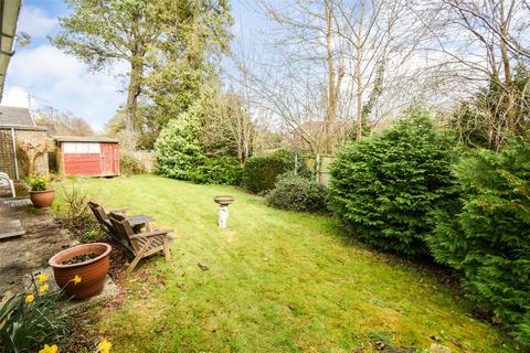 3 bedroom bungalow for sale - Hook, Hampshire RG27