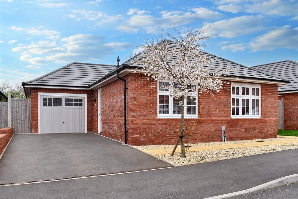 Droitwich Spa, Worcestershire WR9 2 bed bungalow for sale £350,000