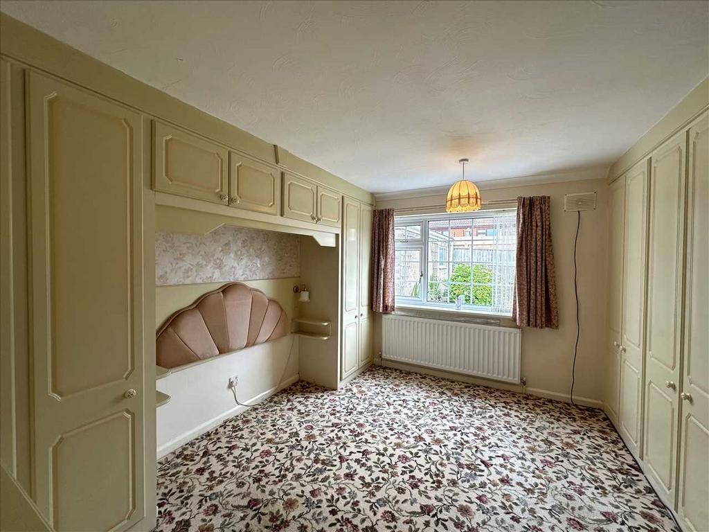 Double bedroom 2: