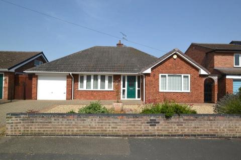 3 bedroom bungalow for sale - Lodge Way, Grantham, Lincolnshire, NG31 8DD