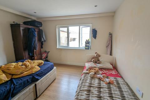 2 bedroom flat to rent, St Andrews Street, Kettering, NN16