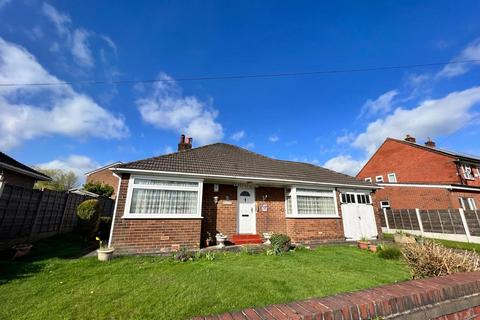 2 bedroom semi-detached bungalow for sale - Howclough Drive, Worsley, M28