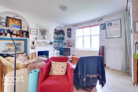 3 bedroom terraced house for sale - Cricklewood