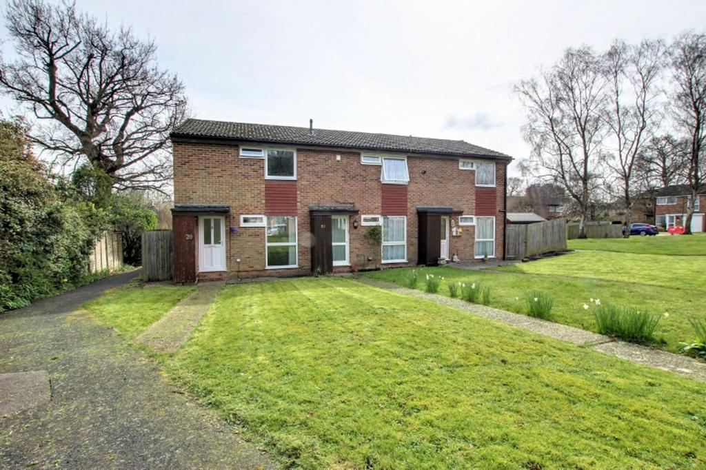 Bluebell Close, Haywards Heath, RH16 2 bed end of terrace house for