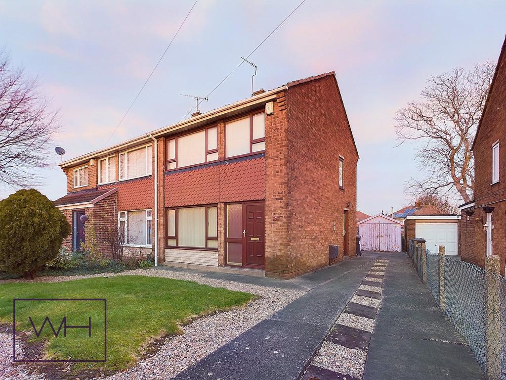 Warmsworth, Doncaster DN4 3 bed semidetached house for sale £155,000