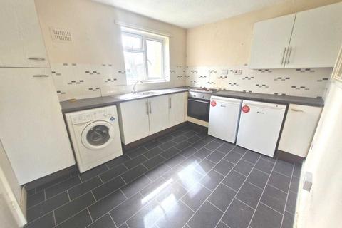 2 bedroom flat for sale, Spear Close, Luton LU3